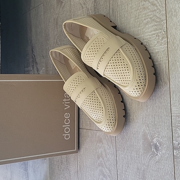 Dolce Vita Malila ivory color Loafers - Picture 8 of 10